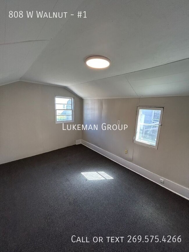 Building Photo - 808 W Walnut St