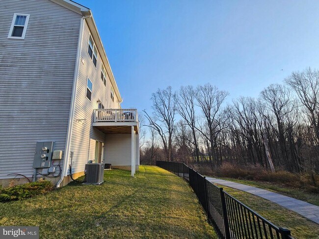 Building Photo - 1870 Boulder Dr