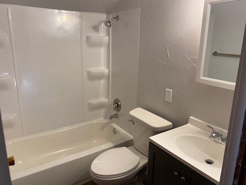 Affordable 2-bedroom, 1-bathroom apartment for rent in Wausau offering a bright interior, spacious r - 1202 S 11th Ave