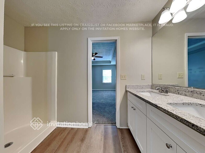 Building Photo - 2461 Sherrie Ln SW