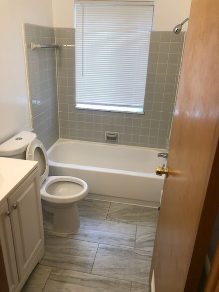 Building Photo - 4811 Cadieux Rd