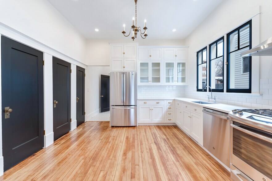 Building Photo - 731 E Linden Ave