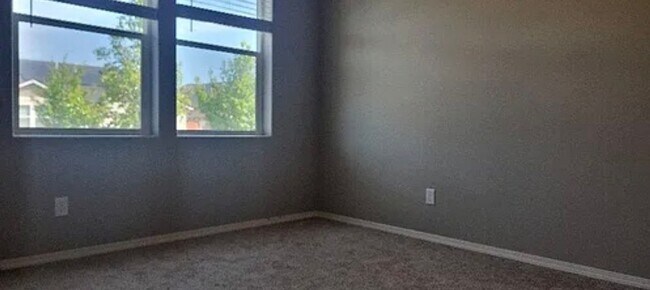 Building Photo - 544 SE Casting St