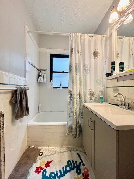 Building Photo - 18 Sachem St