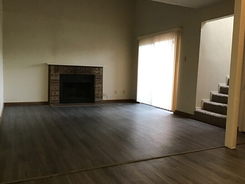 2 bedrooms - 2227 Madison Dr