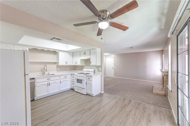 Building Photo - 6647 W Tropicana Ave