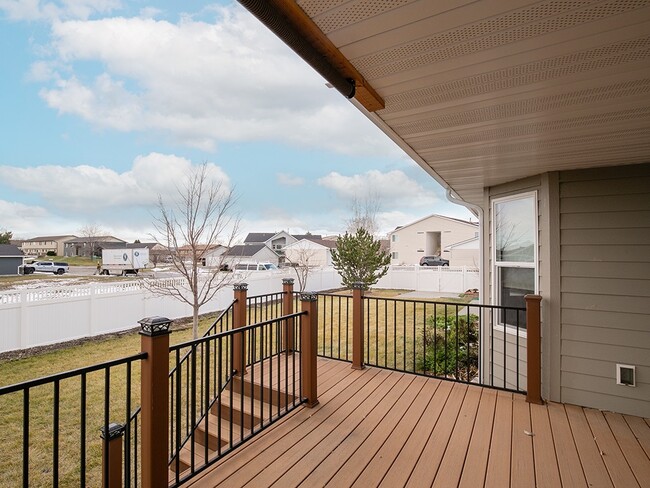 Building Photo - 1745 Golf Dr