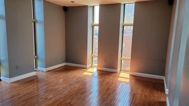 Building Photo - 6 Clarendon St