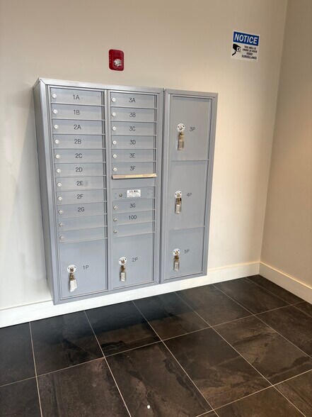 Building Photo - 240 Salem St