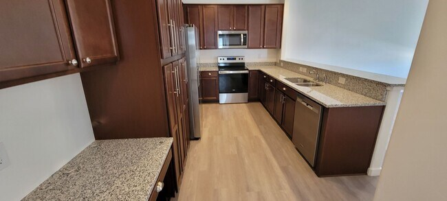 Building Photo - New and Wonderful 3 Bedroom Townhouse