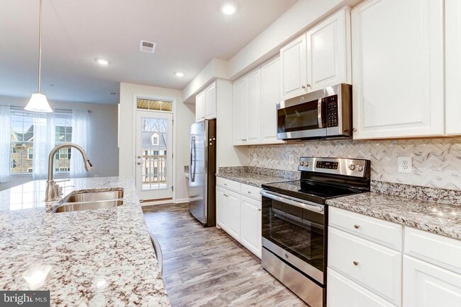 Building Photo - 7071 Darbey Knoll Dr