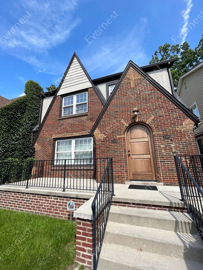 Primary Photo - Charming 2-Bedroom Home with Modern Amenit...