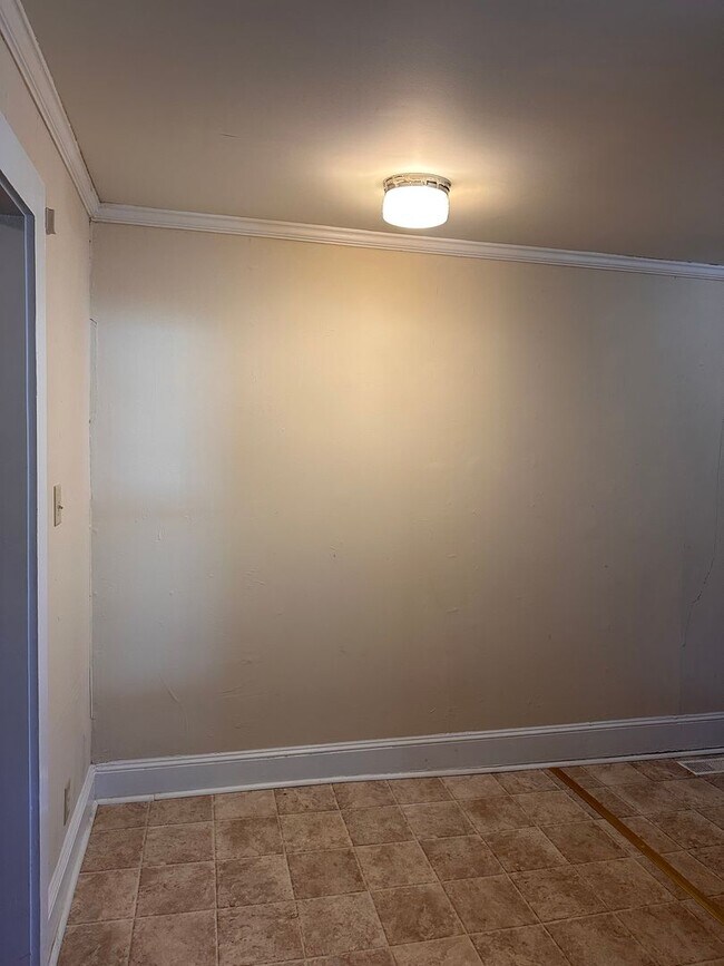 Building Photo - 310 E Granville St