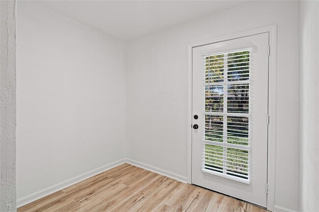 Building Photo - 6009 Glen Meadow Dr