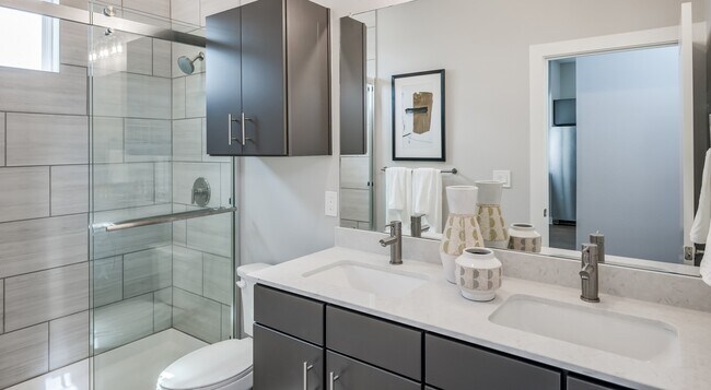Building Photo - Luxury 2 Bed — $1,850 + Up to 6 Weeks Free!