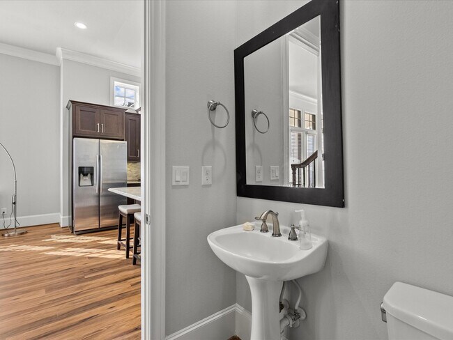 Building Photo - 5616 Cohn Terrace