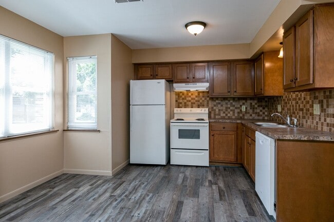 Building Photo - Blending Relaxation & Sophistication Creat...