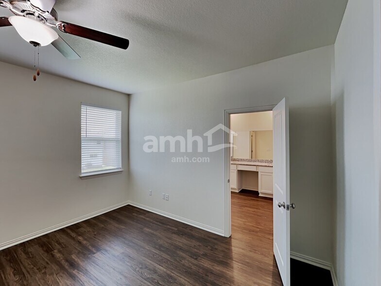 Building Photo - 2716 Geronimo Creek