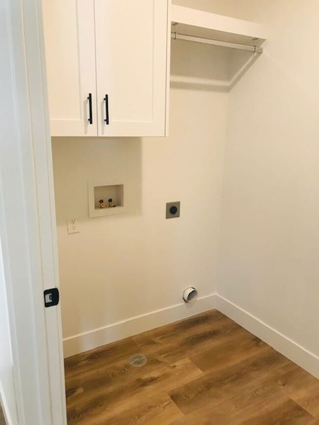 Building Photo - Beautiful new construction townhouse with quartz countertops and 2 car garage