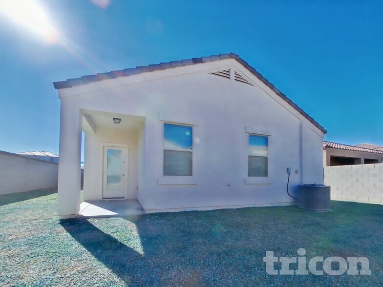 Building Photo - 30900 W Picadilly Rd