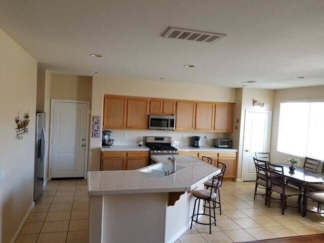 Building Photo - 1838 Amargosa Dr