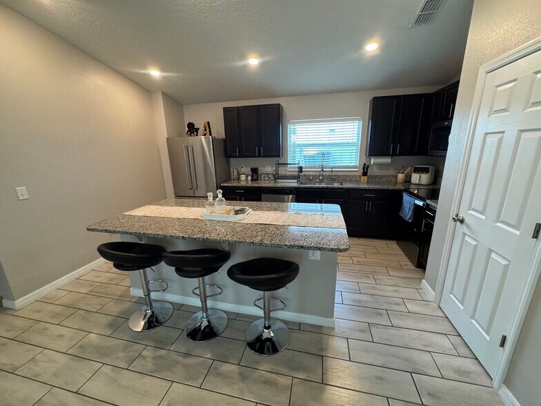 Building Photo - 604 Bullrush Ct