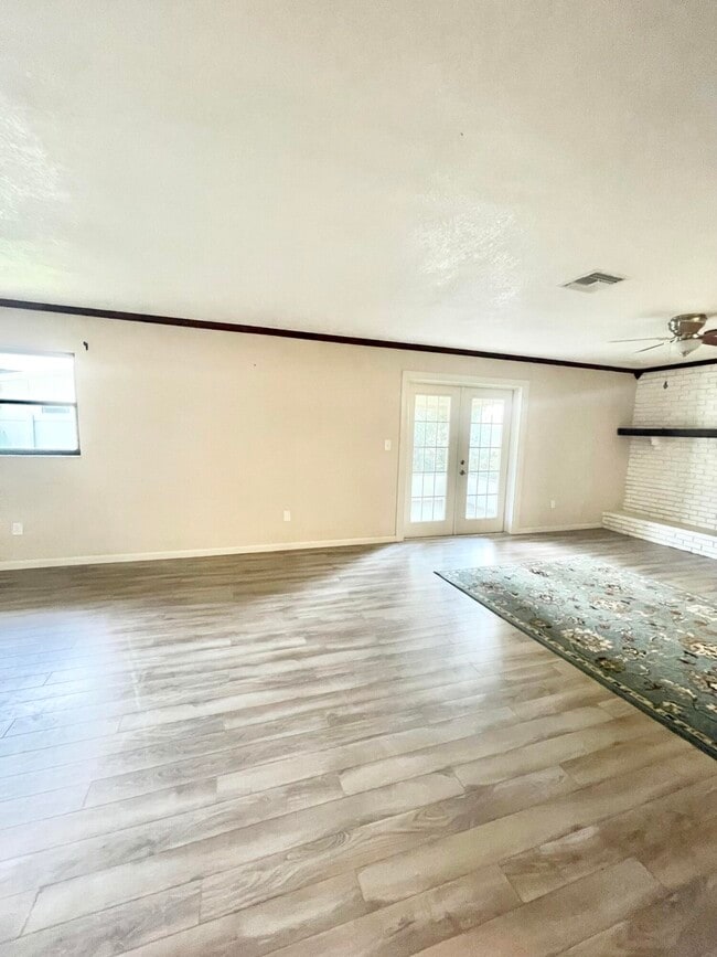 Building Photo - 3025 Briarwood Ln