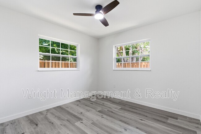 Building Photo - 3029 Corona Dr