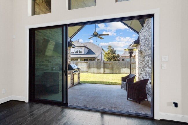 Building Photo - 2210 Bristlegrass Dr