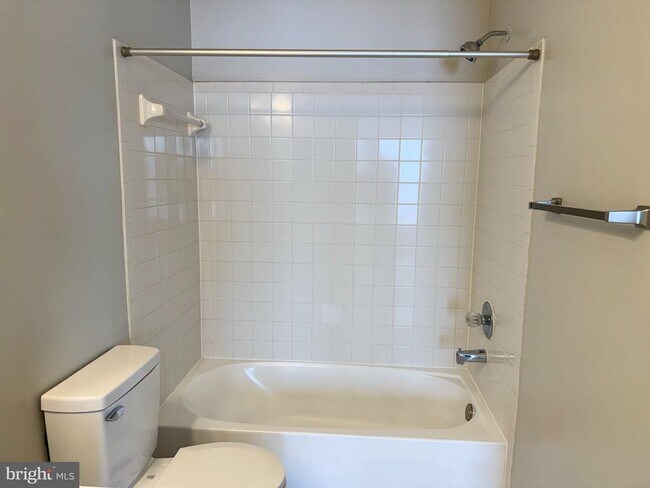 Building Photo - 8316 Green Grass Rd