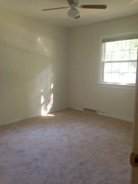 Building Photo - 5 BR / 2.5 BA Split Level in Early Settlers Landing Neighborhood!