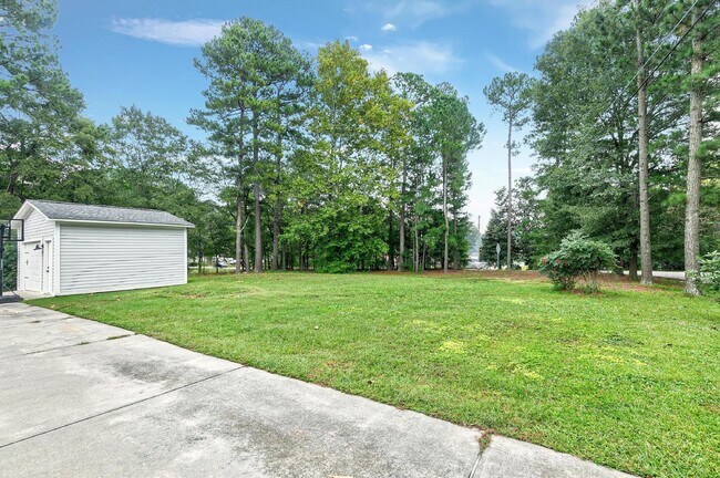 Building Photo - 121 S Main St