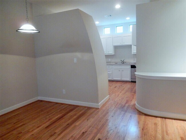 Building Photo - 11315 Main St