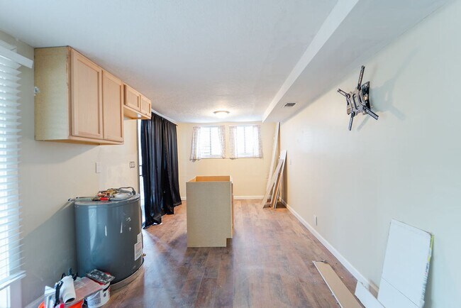 Building Photo - Spacious 3 Bedroom, 3 Bath Two story home!!