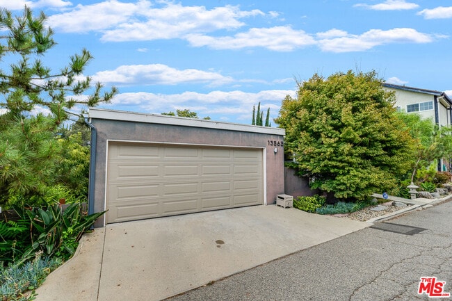 Building Photo - 13563 Contour Dr