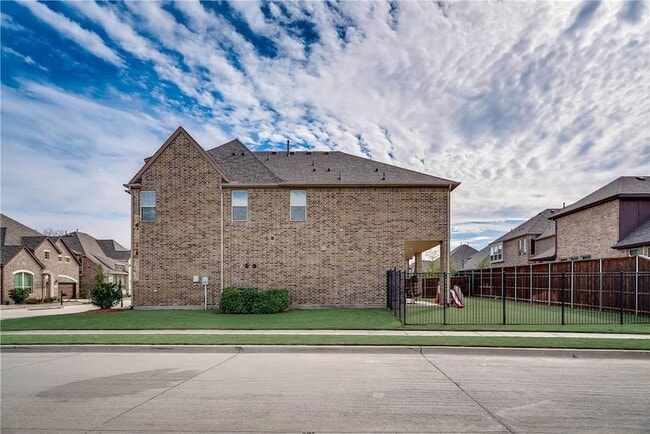 Building Photo - 8844 Laurel Ln