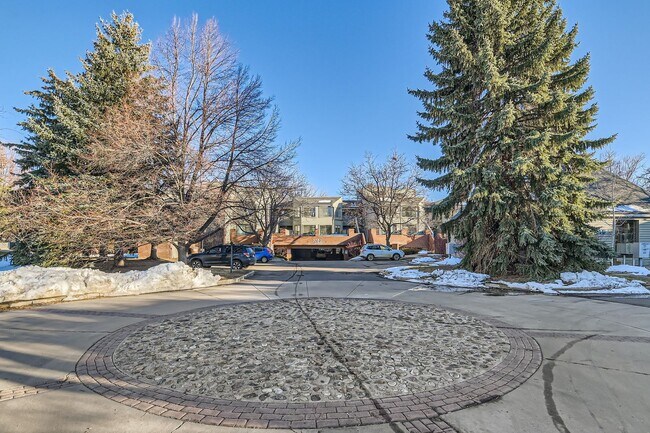 Building Photo - Urban Oasis: Cozy Furnished 1 BDR in Boulder