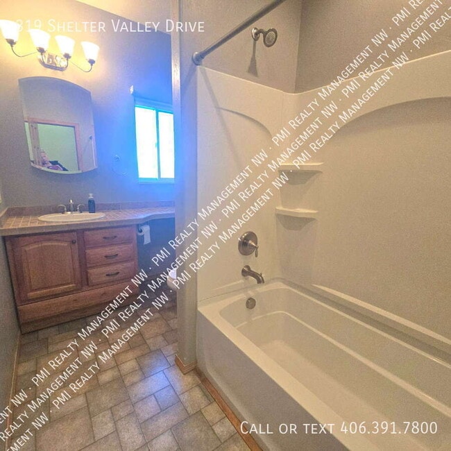 Building Photo - 319 Shelter Valley Dr