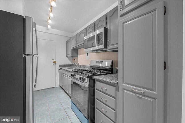 Building Photo - 4201 Cathedral Ave NW