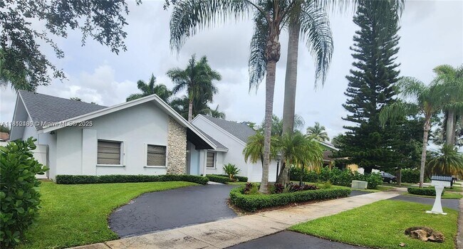 Building Photo - 14221 SW 106th Terrace