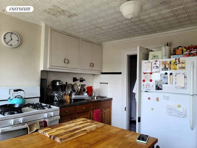 Building Photo - 118 Java St