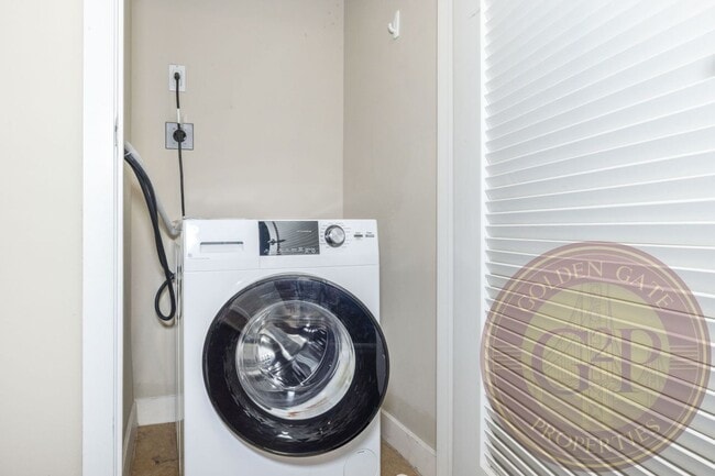 Building Photo - Hayes Valley - 2 BR, 2 BA Condo 947 Sq. Ft...