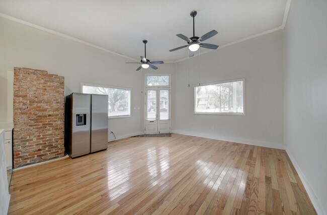 Building Photo - 602 W 36th St