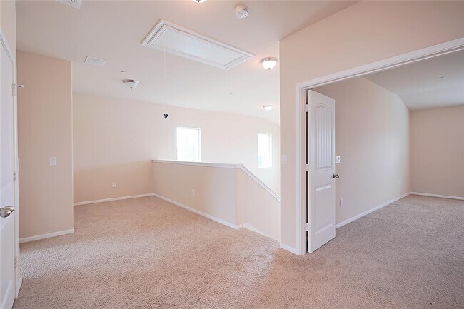 Building Photo - 516 E Slaughter Ln
