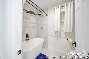 Building Photo - 605 Squires Row