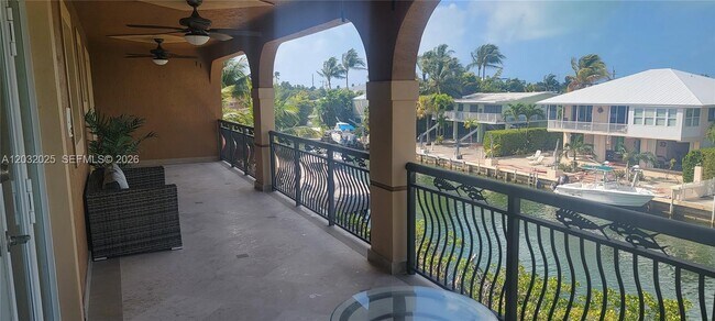 Building Photo - 51 W Plaza Del Lago
