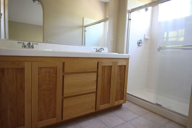 Building Photo - 4 Bedroom Home in Cloverdale