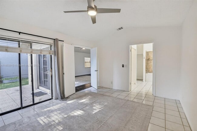 Building Photo - 581 Lakeside Cir