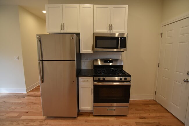 Building Photo - 1161 W Lunt Ave