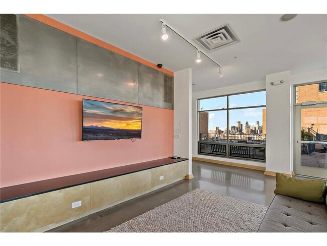 Building Photo - 2929 Chicago Ave